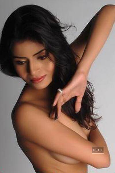 Gehana Vasisth hiding her boobs with hands
