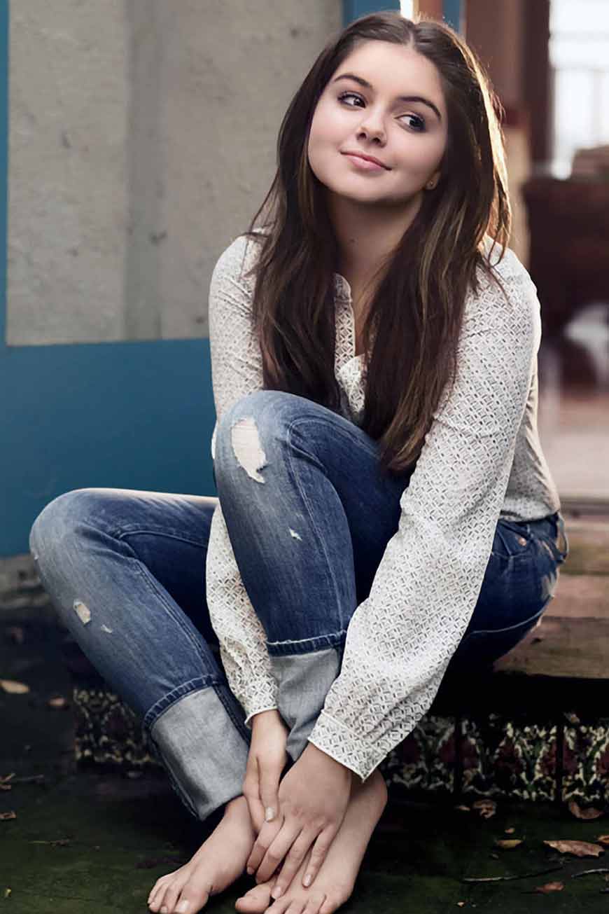 Ariel Winter Cute Wallpapers With smile
