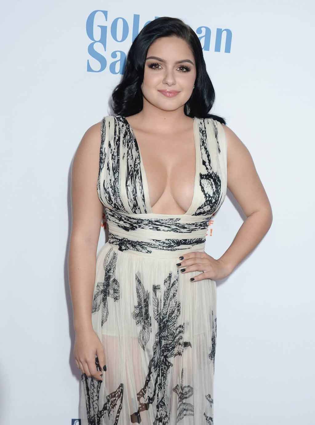 Ariel Winter Hot Dress in showing side boobs