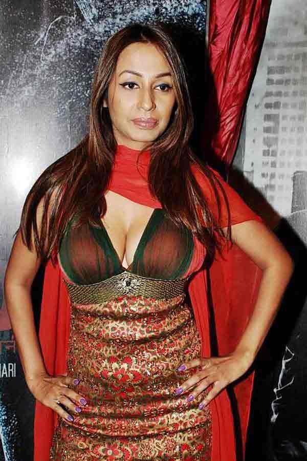 kashmira shah hot boobs photos showing her cleavage
