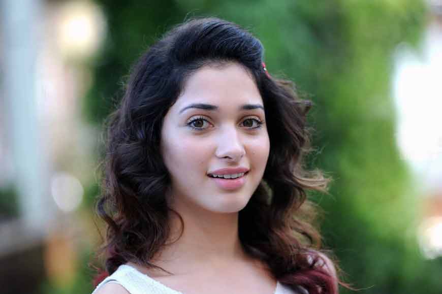 sexy smile wallpapers of tamanna bhatia