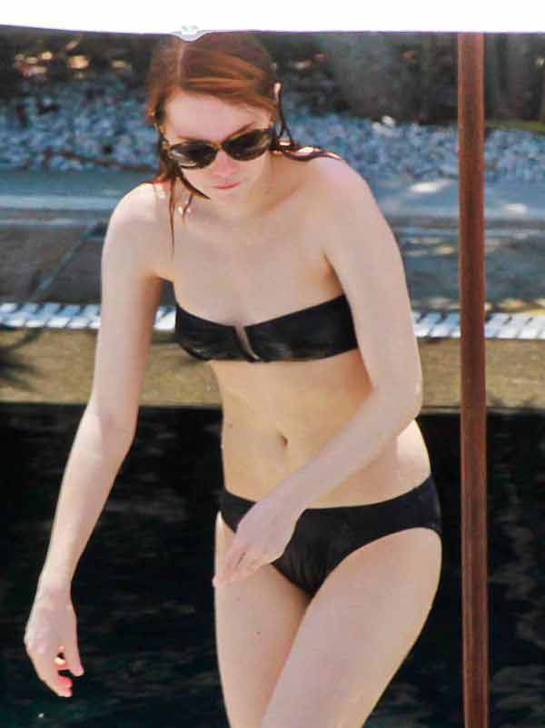Emma Stone Looks Gorgeous in Black bikini
