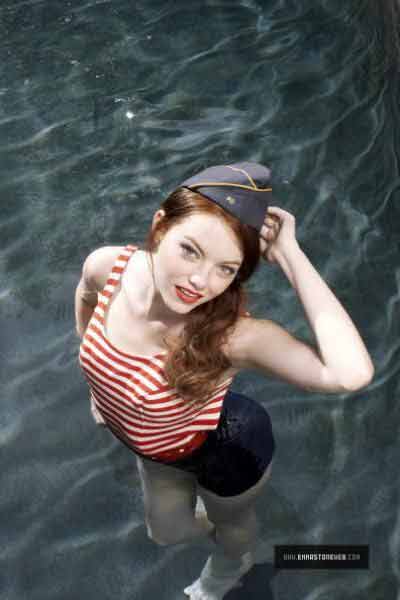 Emma Stone sexy bikini photos in water