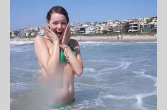 Emma-Stone-swimming-in-bikini-in-the-sea