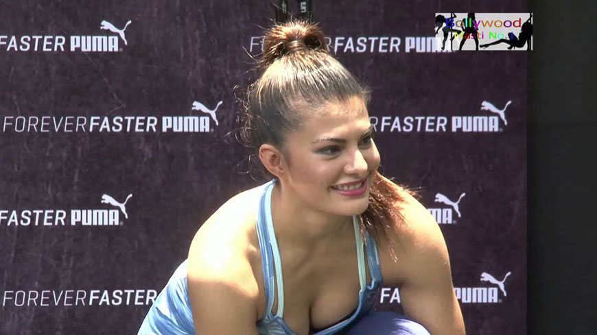 jacqueline-fernandez-cleavage-show