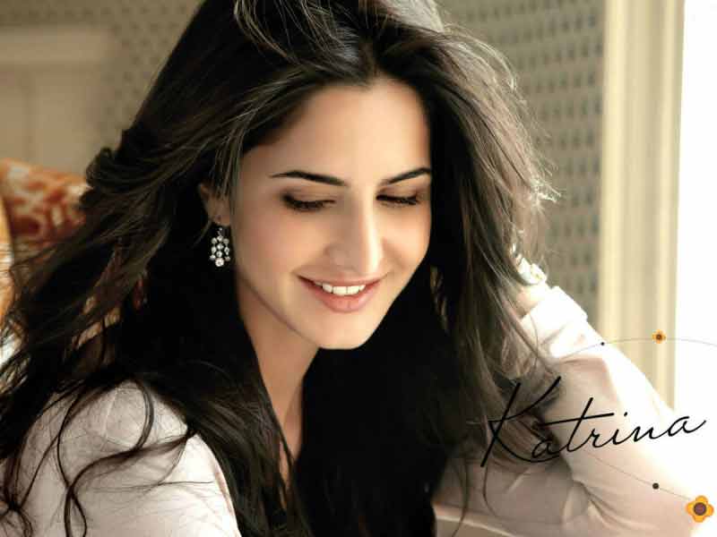 Bollywood-Actress-Katrina-Kaif-Cute-Smile-Picture