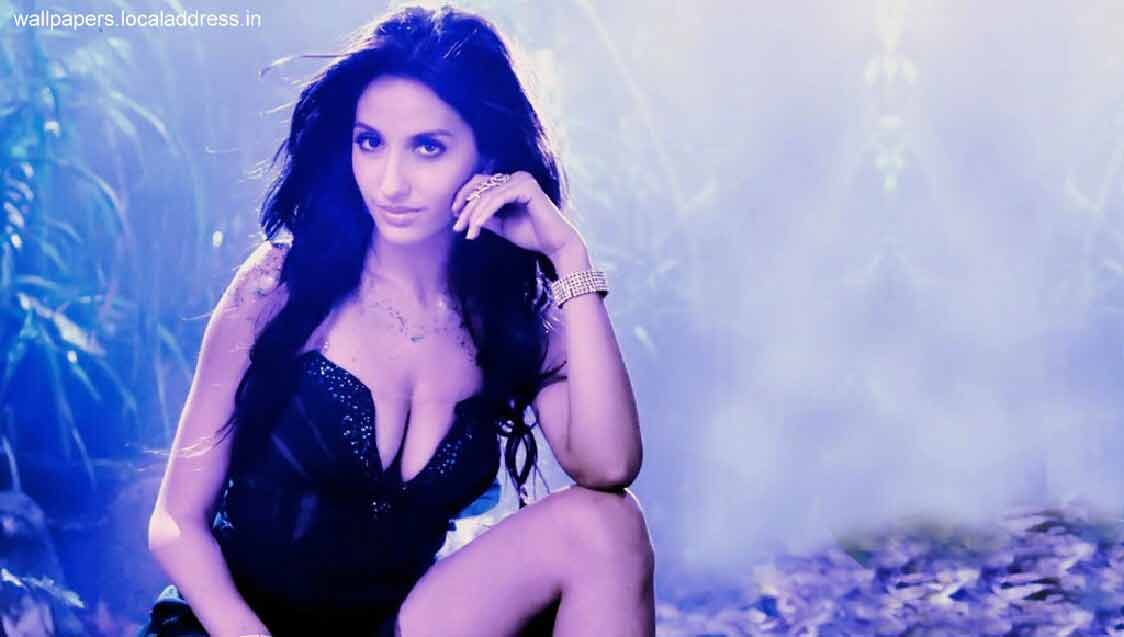 huge-cleavage-pictures-of-nora-fatehi