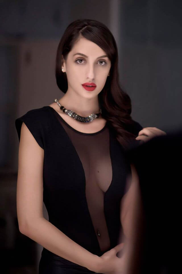 sexy-boobs-pictures-of-nora-fatehi-in-black-dress