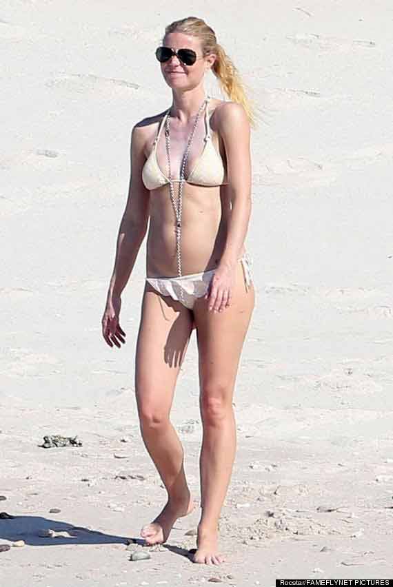 beautiful-GWYNETH-PALTROW-walking-on-the-beach-in-bikini
