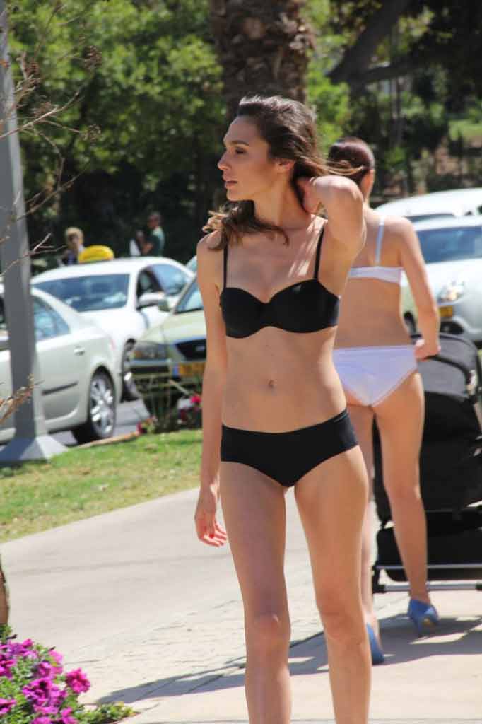 hot-images-of-gal-gadot-too-hot-too-handle