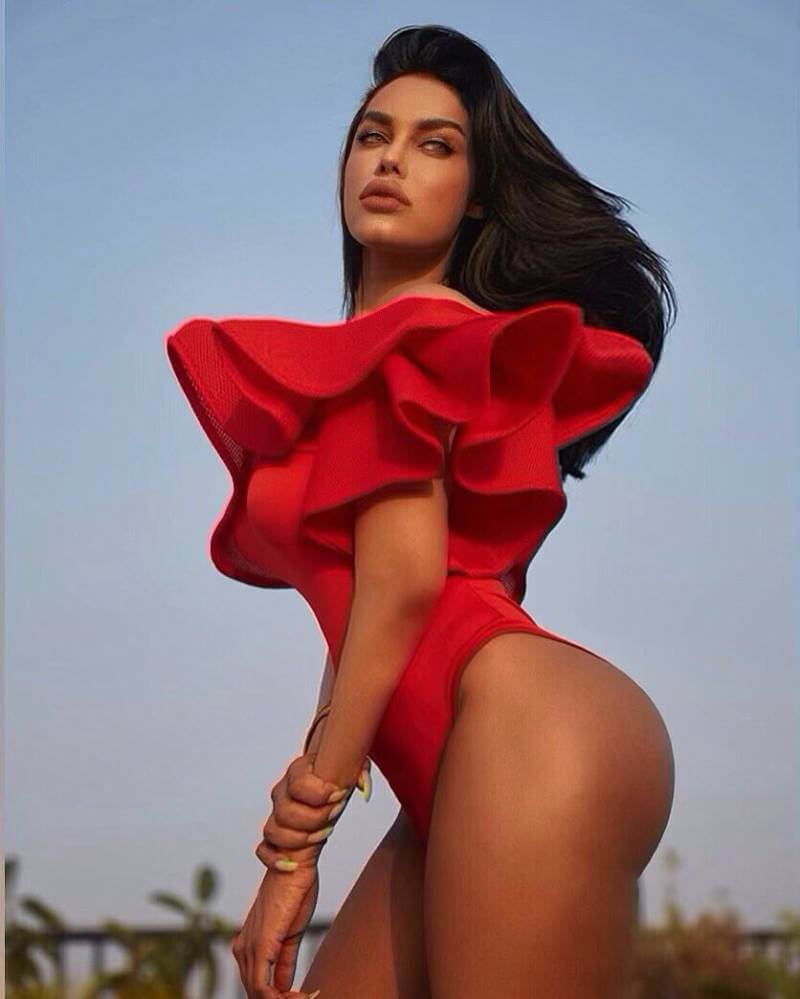 hot-gizele-thakral-big-butt-photo-shoot-in-red-monikini-bikini