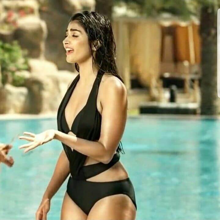 black bikini images of pooja hegde from south movie Dj