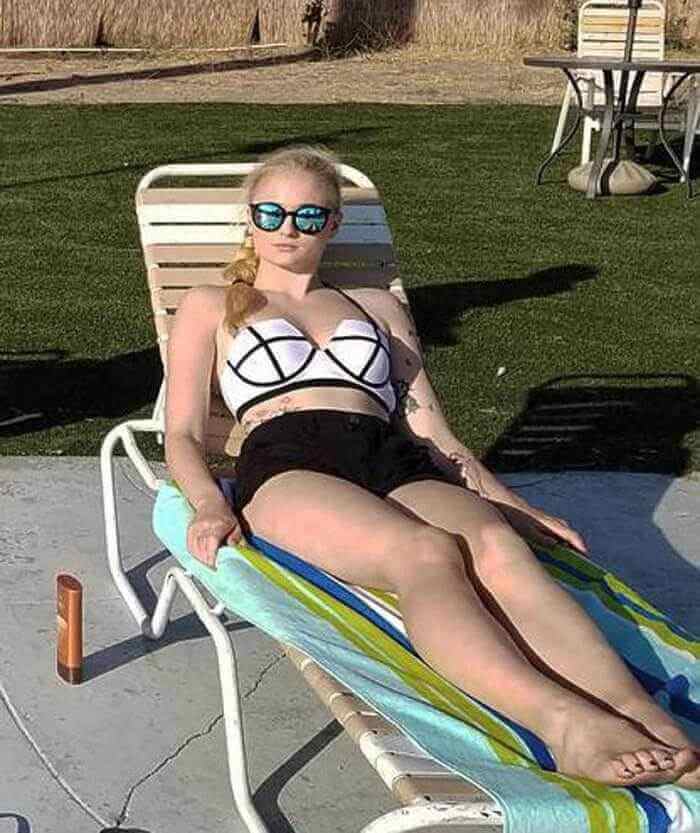 sophie turner bikini pics flaunting her curves