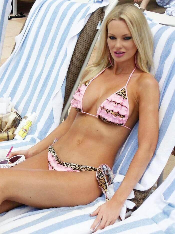 united kingdom model sophie turner bikini pictures flaunting-her toned body
