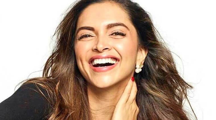 deepika-padukone-photos-with-big-smile