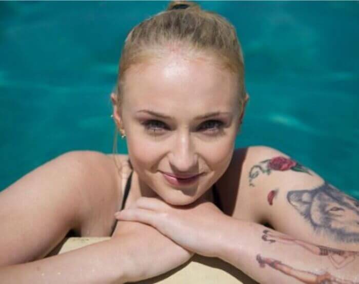 sophie turner bikini pics in swimming pool 