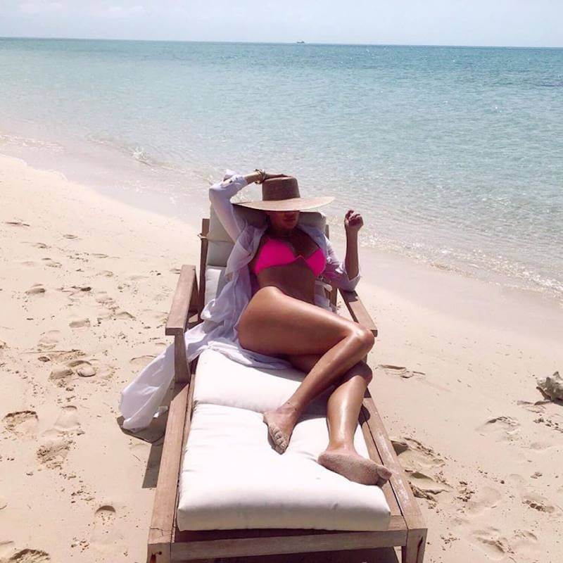 Khloé-Kardashian-Neon-Pink-Bikini-images-at-beach