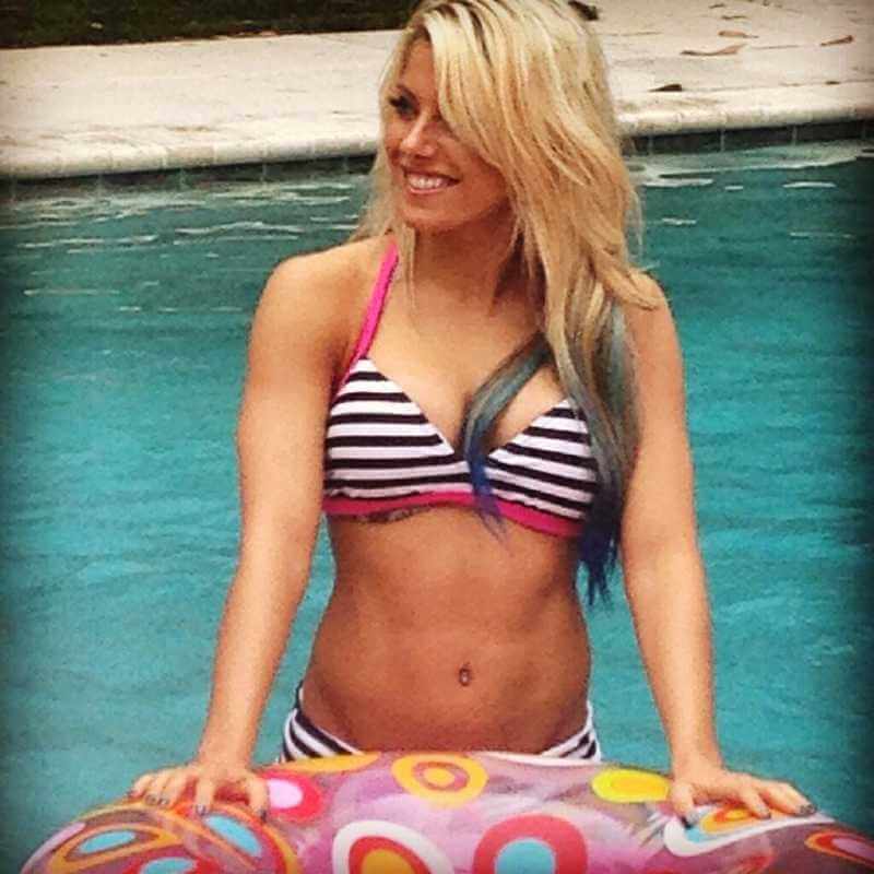sexy-cleavage-pictures-of-alexa-bliss-in-swimming-pool