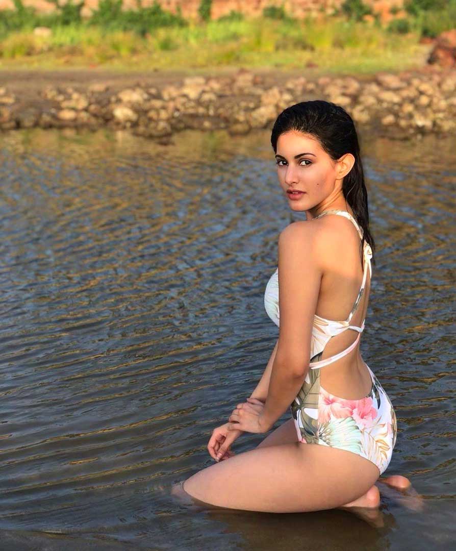 Amyra-Dastur-hot-bikini-pictures-in-river