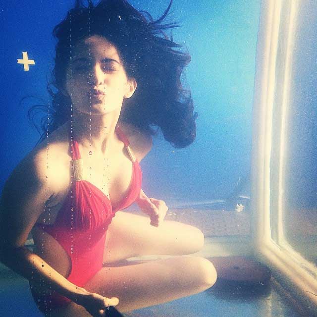 Amyra-Dastur-underwater-pictures-in-bikini