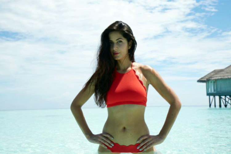 Katrina-Kaif-looks-burning-hot-in-her-red-bikini