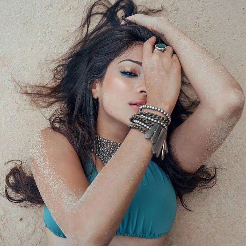Megha-Gupta-Hot-Sexy-bikini-pose
