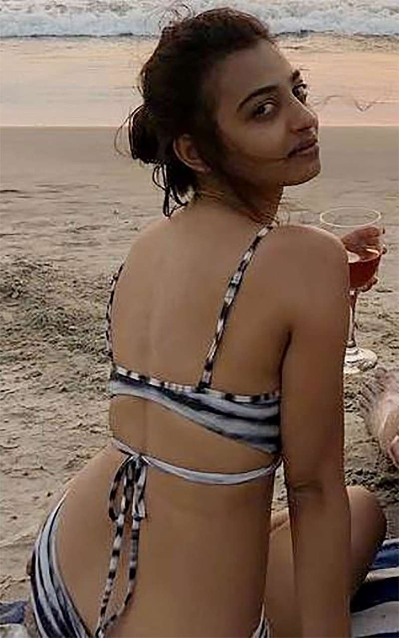 Radhika-Apte-poses-in-bikini-by-the-beach