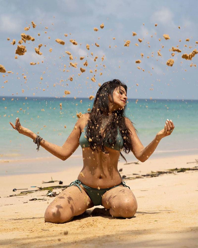 actress-megha-gupta-in-bikini-playing-with-sand-on-beach