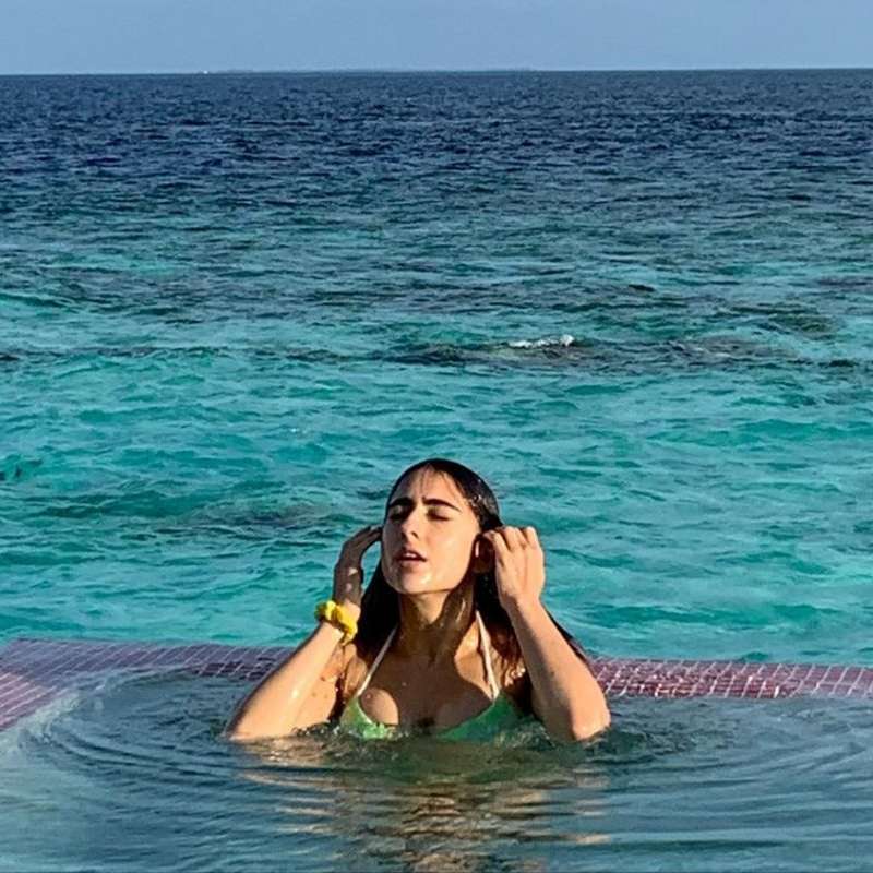 indian-actress-sara-ali-khan-bikini-pictures-swimming-in-pool