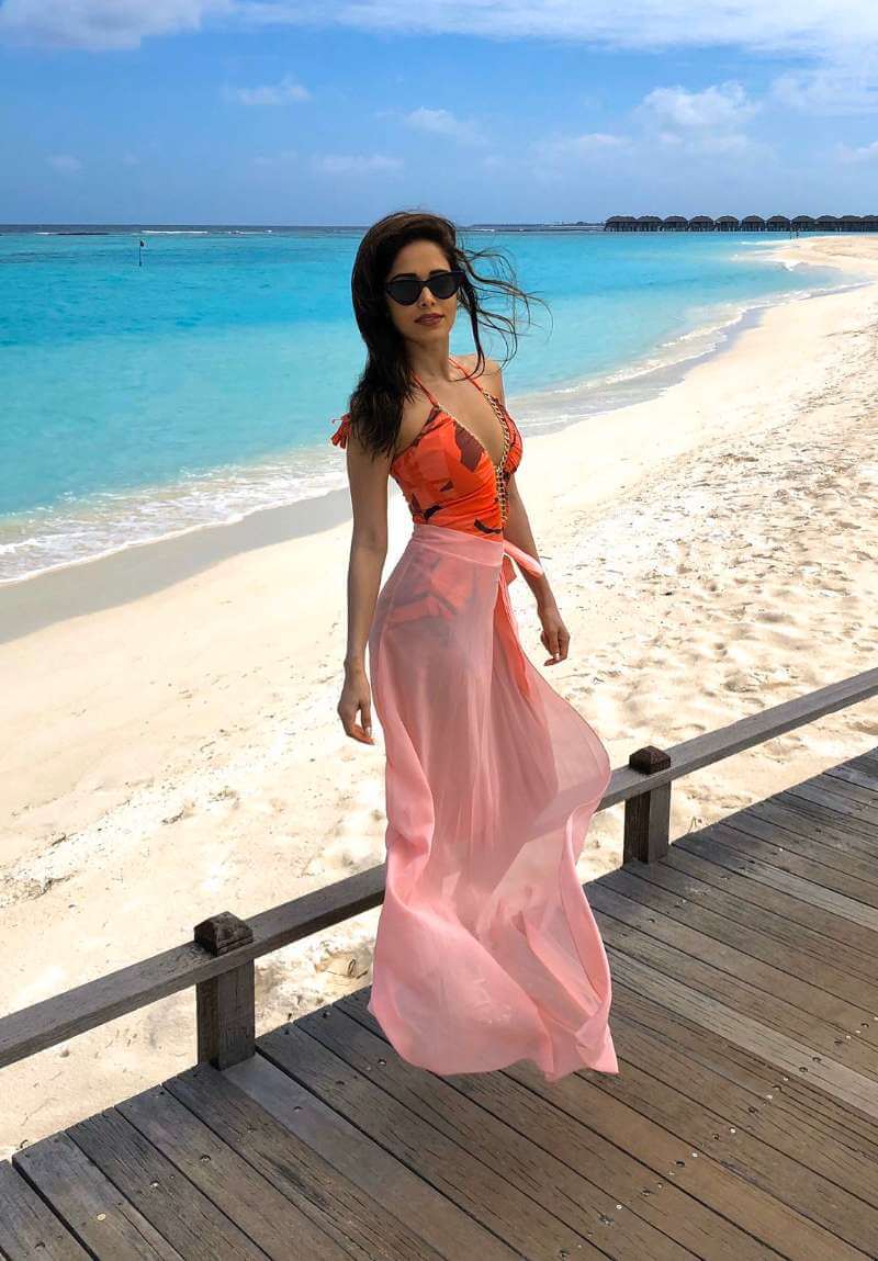 gorgeous-actress-nushrat-bharucha-in-bikini-on-vacation