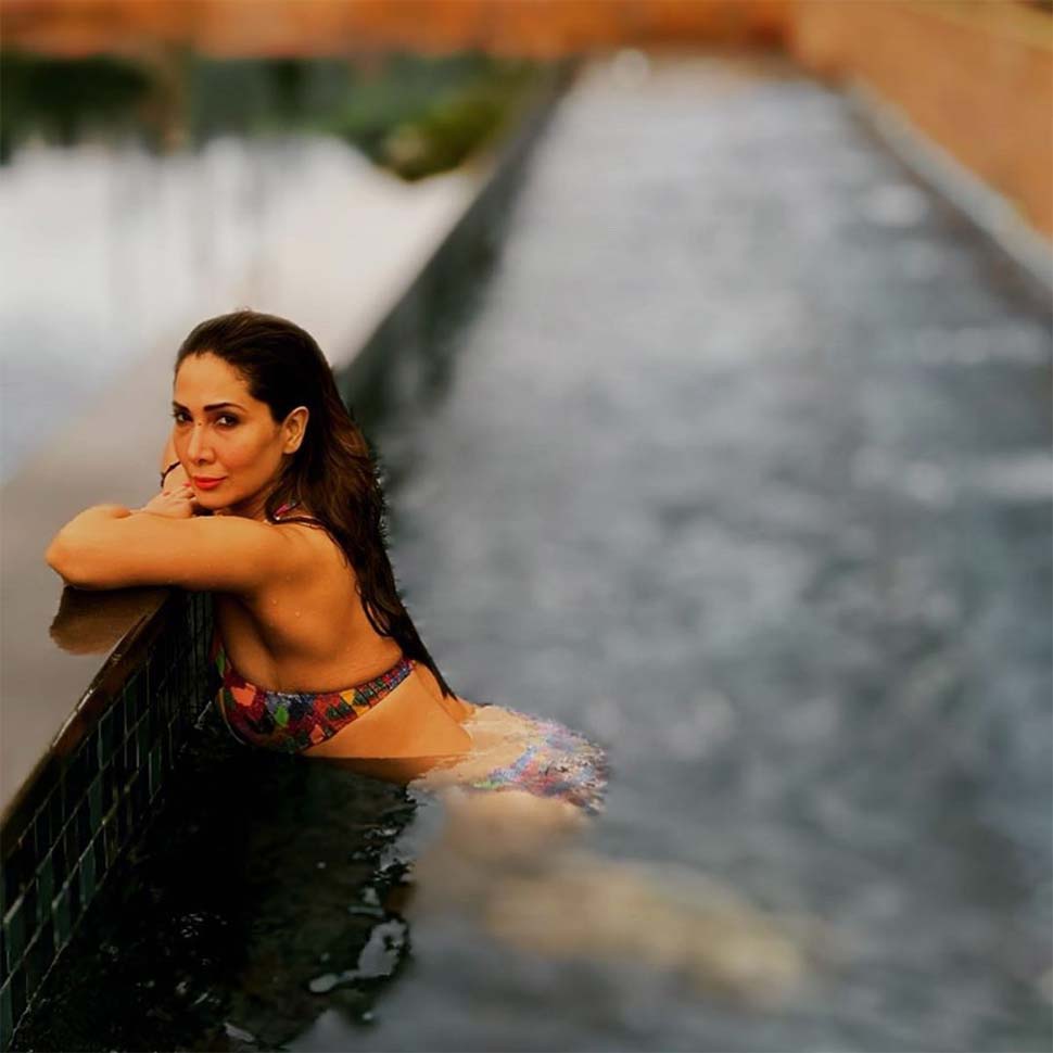 hot-kim-sharma-in-bikini-heating-up-the-pool-water