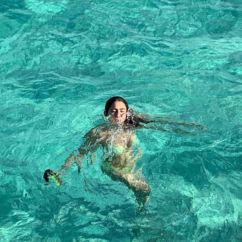 sara-ali-khan-bikini-pictures-swimming