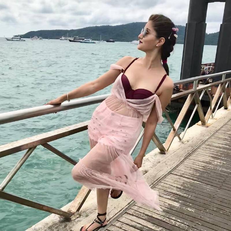 rubina-dilaik-boobs-are-popping-out-of-her-bra