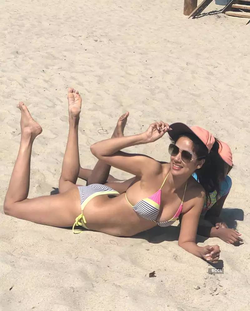 indian-actress-vidya-malvade-in-bikini-laying-on-beach