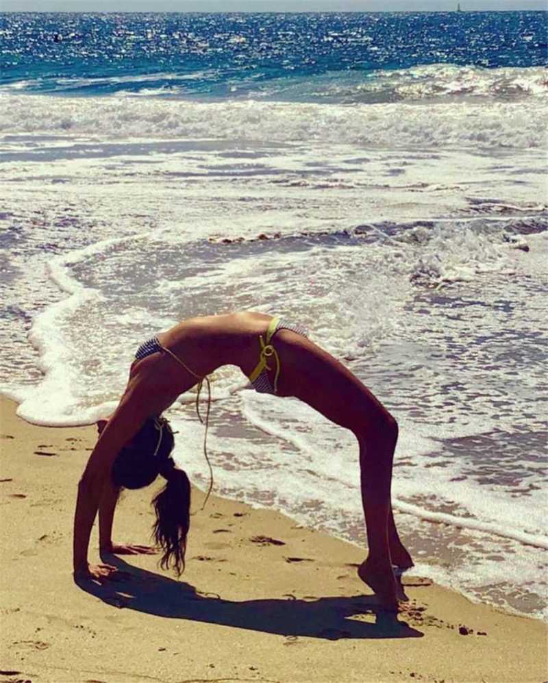 vidya-malvade-bikini-pictures-yoga-pose