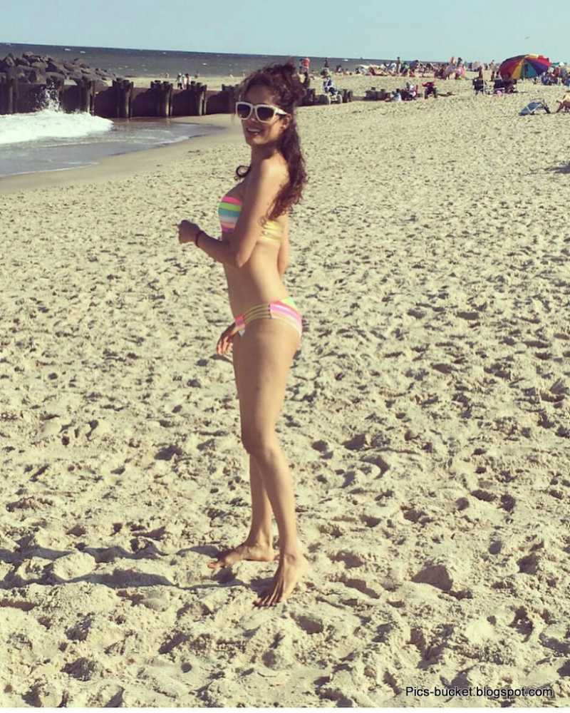 vidya-malvade-in-bikini-flaunting-her-curves