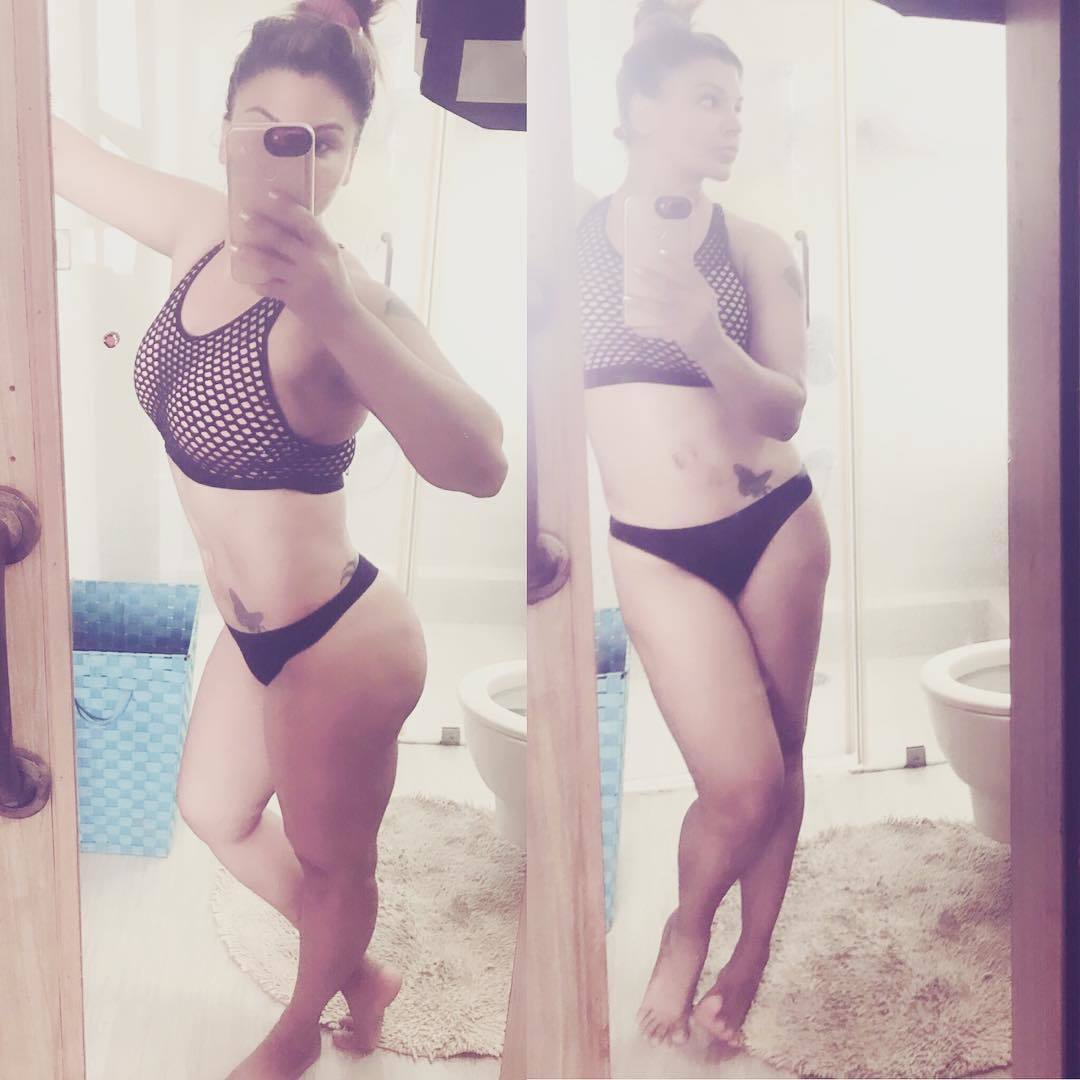 bollywood-actress-Rakhi-Sawant-taking-selfie-in-bra-and-panty-of-her-bold-physique