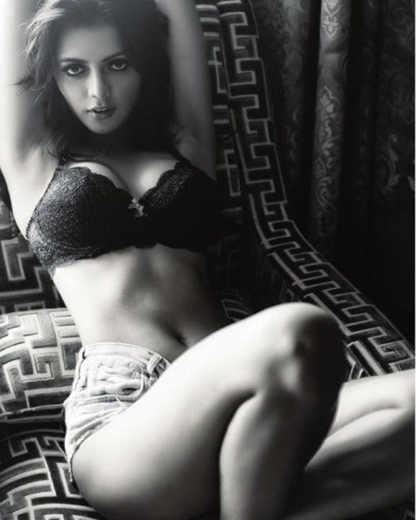 ruhi-singh-bikini-pose-exposing-her-hot-curvy-body-assets
