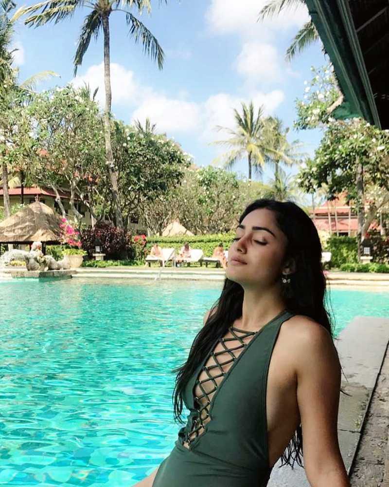 tridha-choudhary-in-bikini-relaxing-near-pool