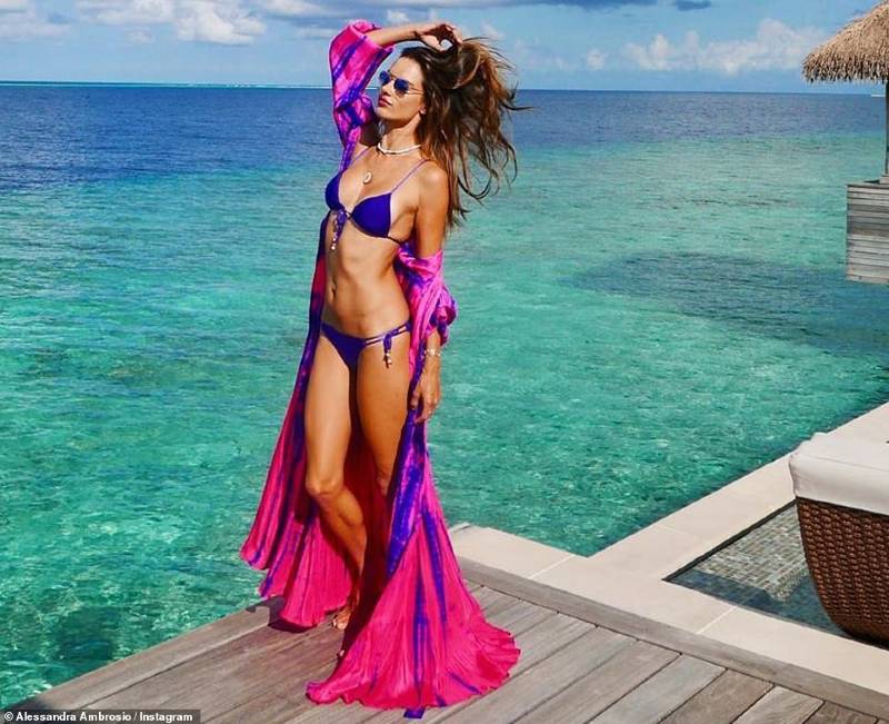 Brazilian-bombshell-Alessandra-Ambrosio-poses-in-bikini-on-beach-shows-of-her-perfect-physique