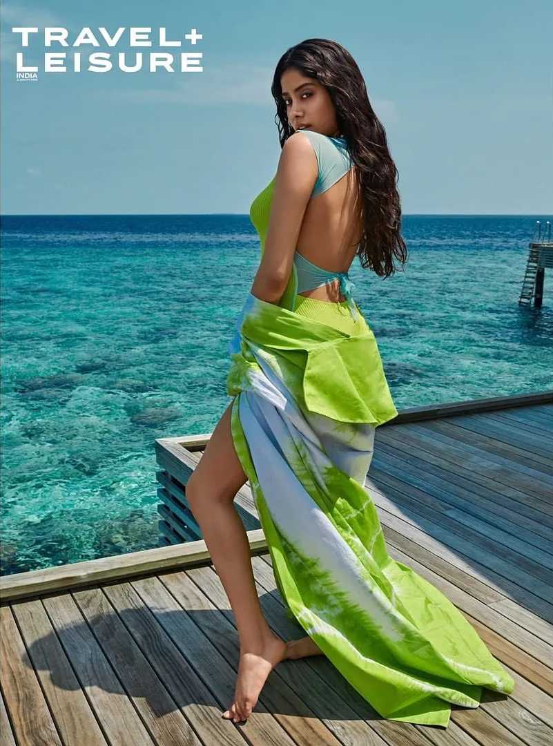 jhanvi-kapoor-flaunts-her-toned-bikini-body-in-maldives