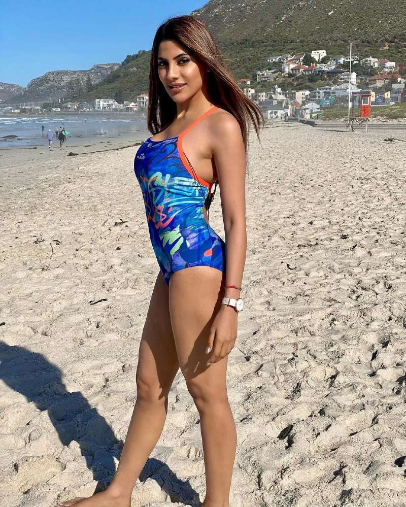nikki-tamboli-in-bikini-enjoying-on-beach-exposing-her-perfect-curves