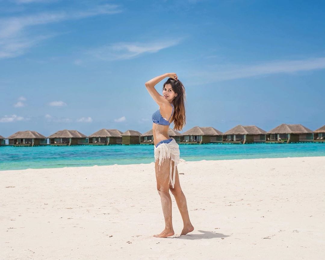 sakshi-malik-hot-body-show-in-bikini-on-beach