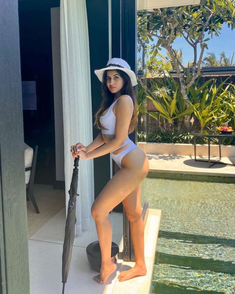 sakshi-malik-hot-butt-ass-in-bikini
