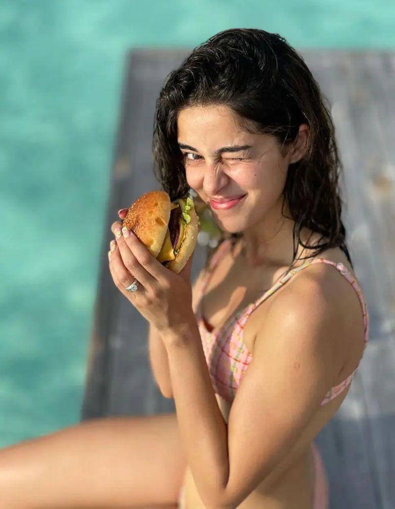 ananya-panday-in-bikini-enjoying-her-vacations