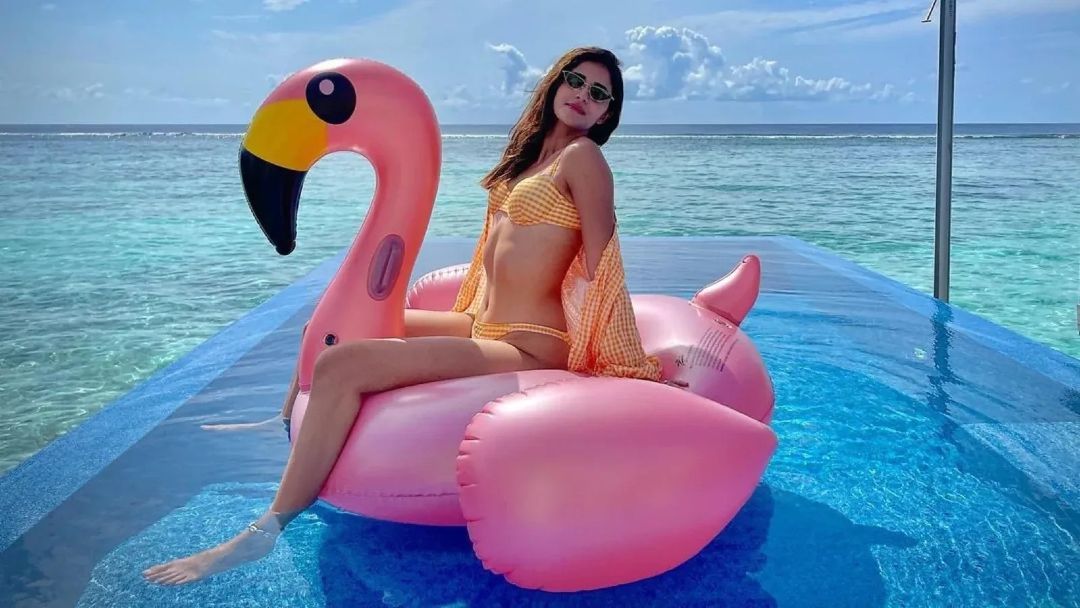 bollywood-actress-Ananya-Panday-in-bikini-relaxing-in-maldives