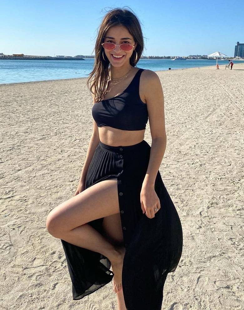 bollywood-actress-Ananya-Panday-in-bikini-top-and-showing-her-hot-legs