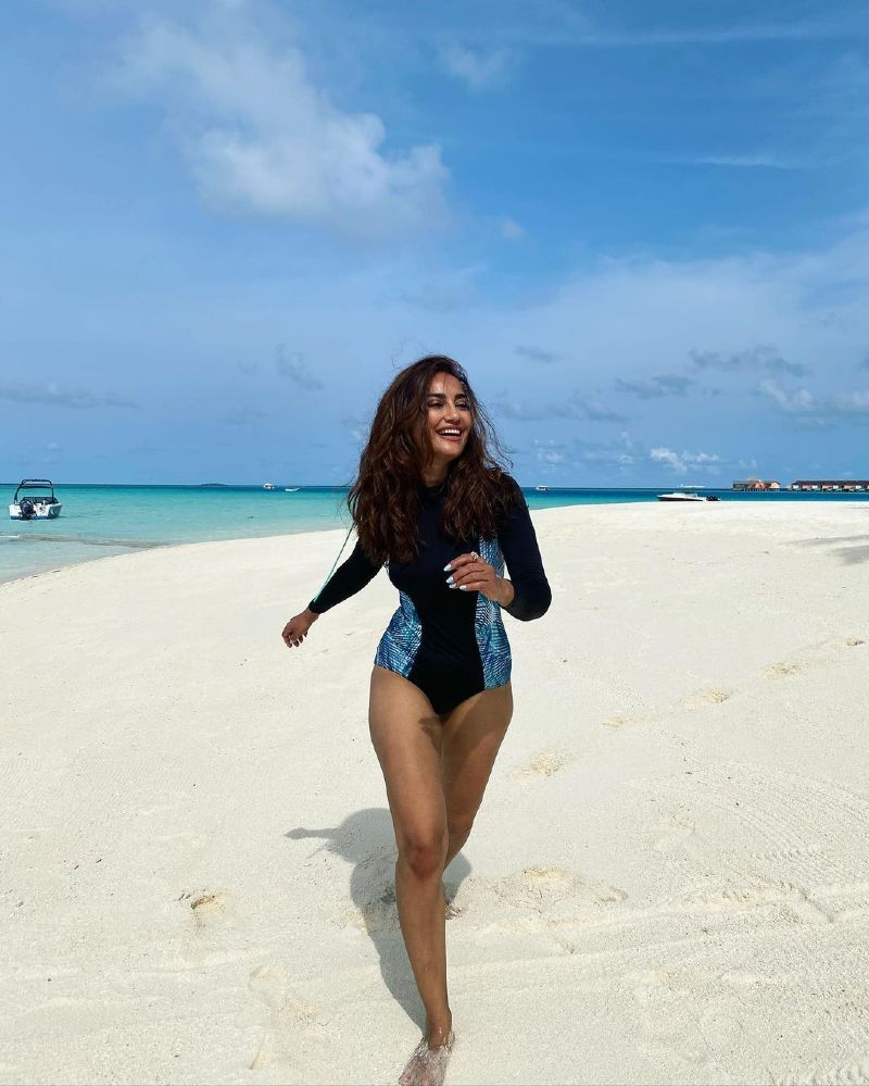 hot-Tv-Actress-surbhi-jyoti-monokini-Bikini-having-fun-on-beach