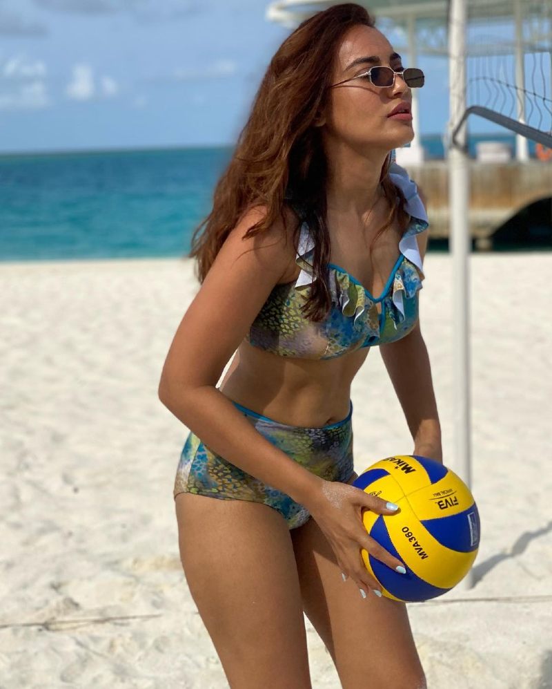 qubool-hai-actress-surbhi-jyoti-bikini-avtaar-in-maldives
