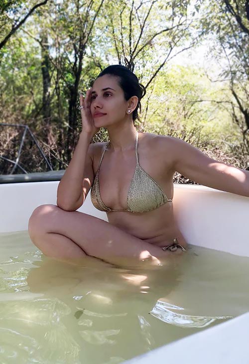 sonalli-seygal-hot-in-bikini-actress-pyar-ka-punchnama